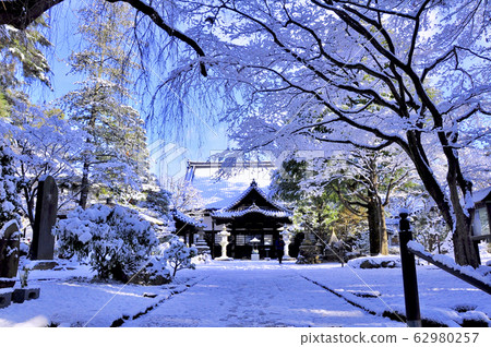 索托教派金剛寶山林野寺積雪的場地和本堂 索托教派金剛寶山林野寺積雪的場地和本堂 62980257