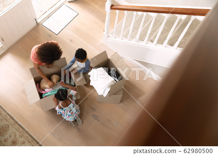 Family moving in to a new home Family moving in to a new home 62980500