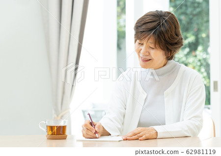 Senior, woman, lady Senior, woman, lady 62981119