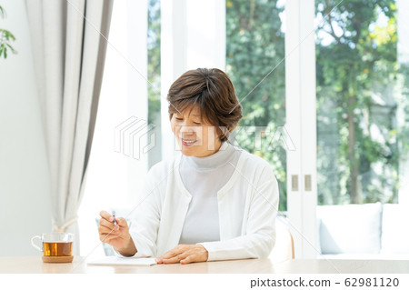 Senior, woman, lady 62981120