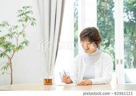Senior, woman, lady Senior, woman, lady 62981121