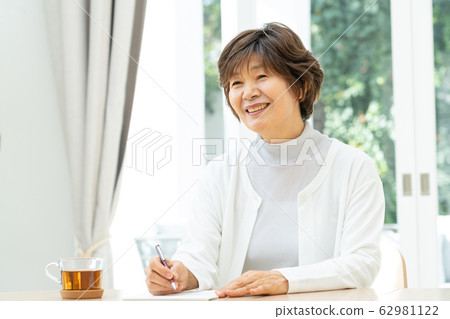 Senior, woman, lady 62981122