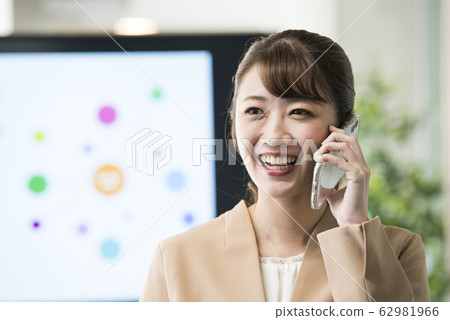 Business women smartphone Business women smartphone 62981966