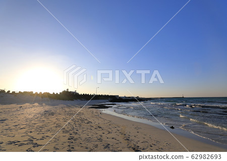 Beautiful winter beach Beautiful winter beach 62982693