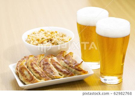 啤酒，餃子和炒飯 62982768