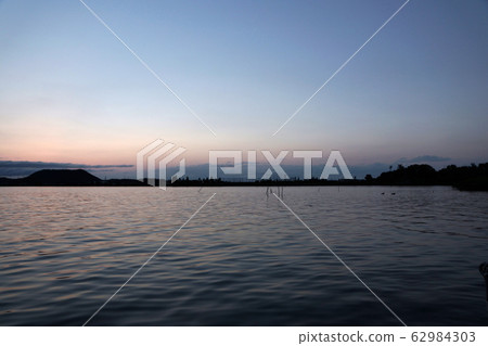 鳥取縣四季漫步夏季小山湖夕陽 鳥取縣四季漫步夏季小山湖夕陽 62984303