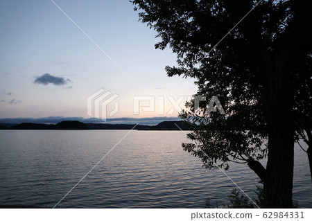 鳥取縣四季漫步夏季小山湖夕陽 62984331