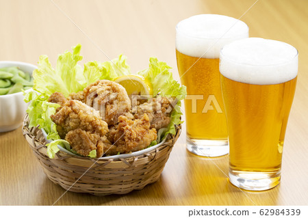 Beer and karaage 62984339