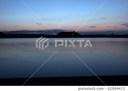 鳥取縣四季漫步夏季小山湖夕陽 鳥取縣四季漫步夏季小山湖夕陽 62984413