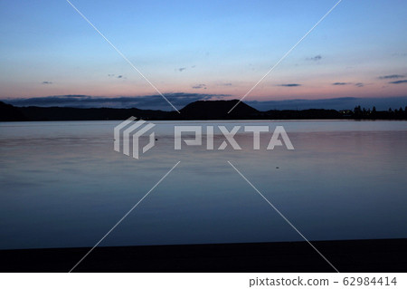 鳥取縣四季漫步夏季小山湖夕陽 鳥取縣四季漫步夏季小山湖夕陽 62984414