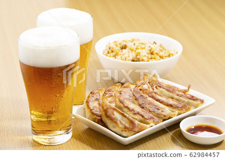 啤酒，餃子和炒飯 62984457