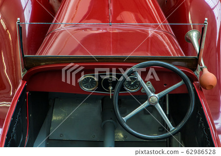 The detailed view of vintage car with driving 62986528