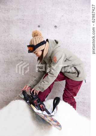 女人穿著滑雪靴 62987427