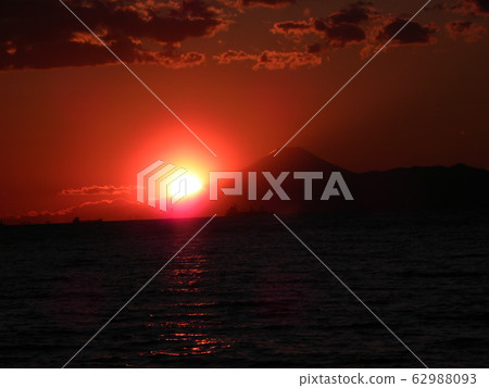 從Inage海岸看夕陽的富士山 62988093
