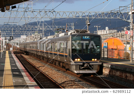 甲子園口站的321系列火車 62989112