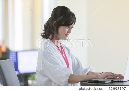 我的工作場所的女人 我的工作場所的女人 62992197