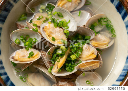 Steamed clam with sake 62993350
