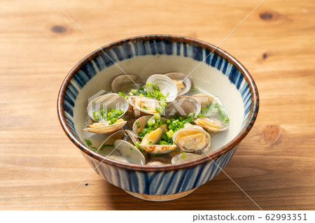 Steamed clam with sake 62993351