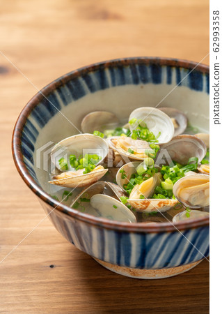 Steamed clam with sake Steamed clam with sake 62993358