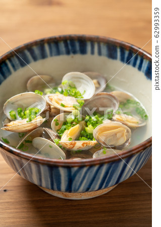 Steamed clam with sake Steamed clam with sake 62993359