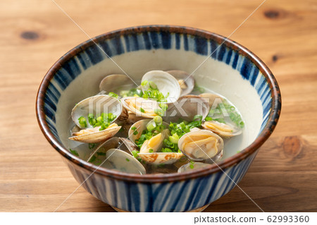 Steamed clam with sake Steamed clam with sake 62993360