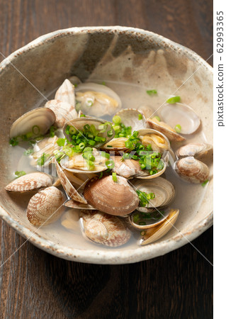 Steamed clam with sake 62993365