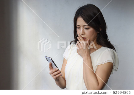Woman frightened by suspicious email 62994865