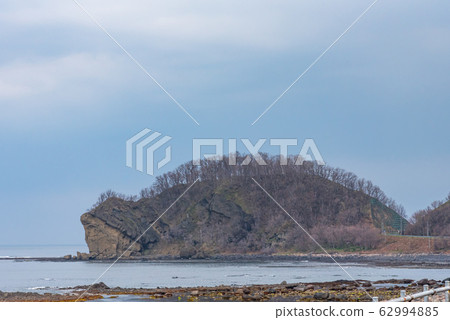 Chashkotuzaki (turtle rock), the Sea of Okhotsk. Utoro, Shari Town, Shiretoko Peninsula, Hokkaido 62994885