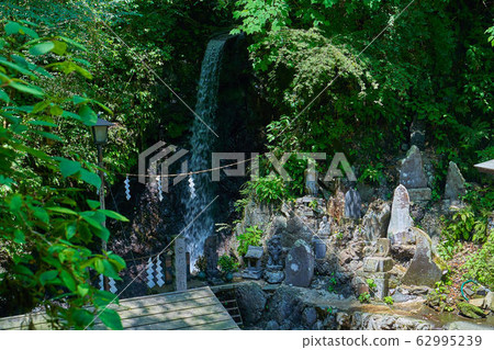 Biwa Falls near Takaoyama Route 6 in early summer in Hachioji, Tokyo Biwa Falls near Takaoyama Route 6 in early summer in Hachioji, Tokyo 62995239