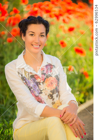 Outdoors portrait of young beautiful girl. 62996534