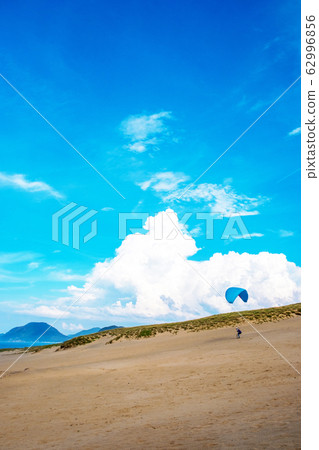 Tottori sand dunes paraglider blue sky 62996856