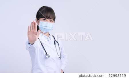 醫生 醫師 女性 口罩 拒絕 防疫 手勢 Doctor mask say no 医者 マスク 断る 62998339
