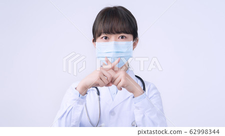 醫生 醫師 女性 口罩 拒絕 防疫 手勢 Doctor mask say no 医者 マスク 断る 62998344