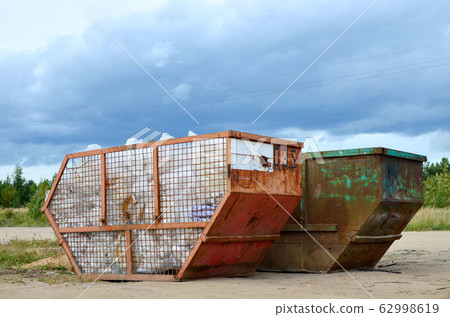 Skip for dumping renovation waste.  62998619