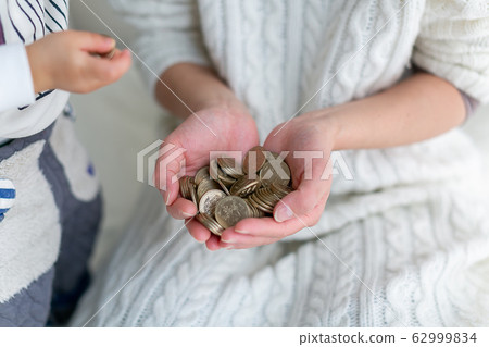 儲蓄兒童父母500日元硬幣 62999834