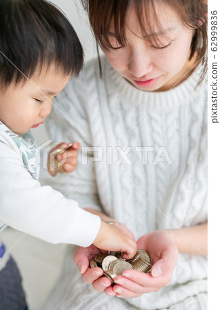 儲蓄兒童父母500日元硬幣 62999836