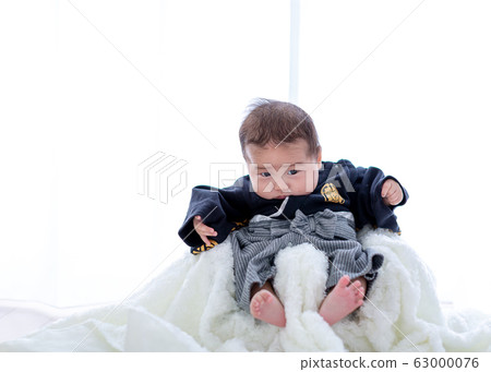 4-month-old baby wearing a hakama 4-month-old baby wearing a hakama 63000076