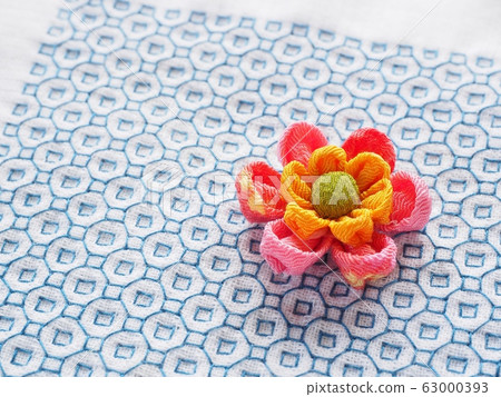 Knob crafted flowers Knob crafted flowers 63000393