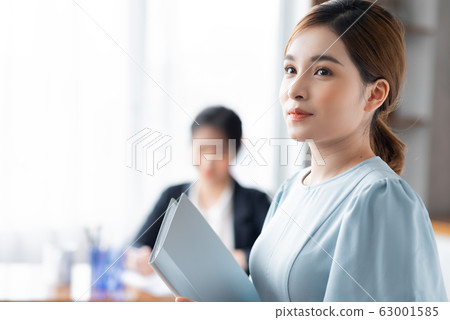business woman working office 63001585