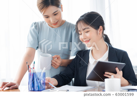 business woman working office 63001599