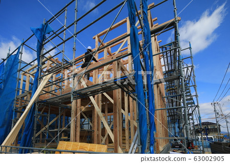 New building detached house upper building site on a sunny day New building detached house upper building site on a sunny day 63002905