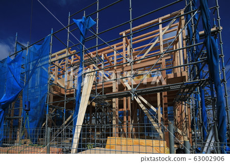 New building detached house upper building site on a sunny day New building detached house upper building site on a sunny day 63002906