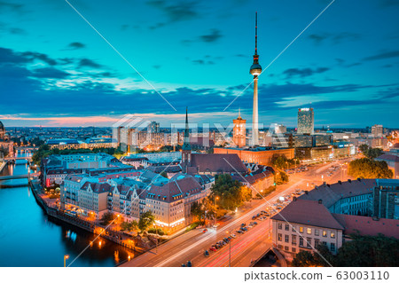 Berlin skyline with Spree river at sunset, Germany 63003110