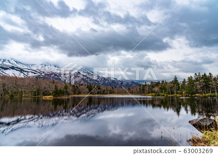 《Shiretoko National Park》 Natural scenery of Shiretoko Goko Lakes - Mountains, forests and lakes - Three lakes 《Shiretoko National Park》 Natural scenery of Shiretoko Goko Lakes - Mountains, forests and lakes - Three lakes 63003269