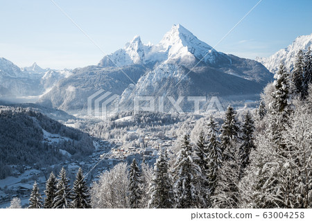 Idyllic landscape in the Bavarian Alps, Berchtesgaden, Germany Idyllic landscape in the Bavarian Alps, Berchtesgaden, Germany 63004258