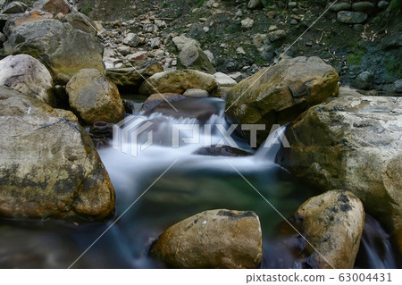 Long time exposure shot of a creek and rocks 63004431