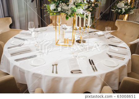 Glasses, flower fork, knife served for dinner in 63008651