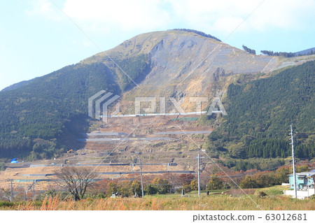 Large-scale landslide caused by Kumamoto earthquake 63012681
