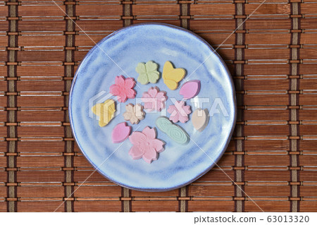 Japanese colorful sugar candy  63013320