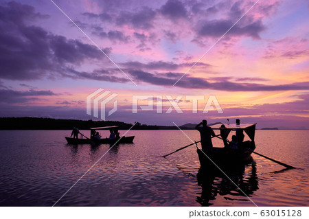 Morning Gondola Ride of Thung Yee Peng. Morning Gondola Ride of Thung Yee Peng. 63015128